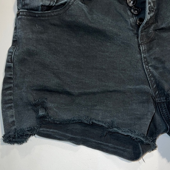 Hippie Laundry Mid Rise Midi Black Distressed Jean Shorts, Size 30 - Picture 3 of 8